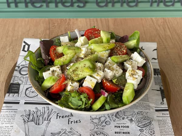 Salată grecească cu feta