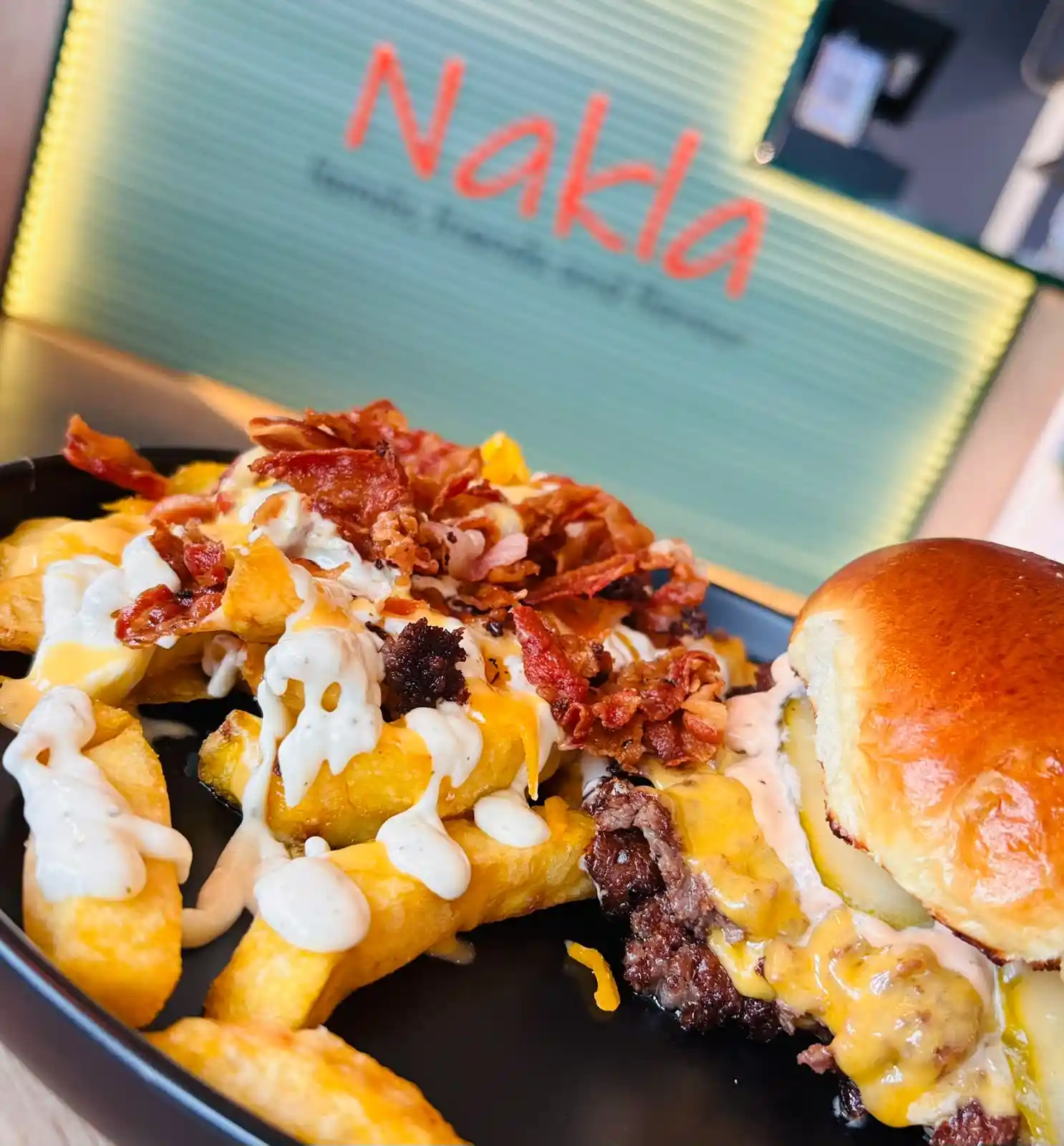 Nakla — Burger & fries